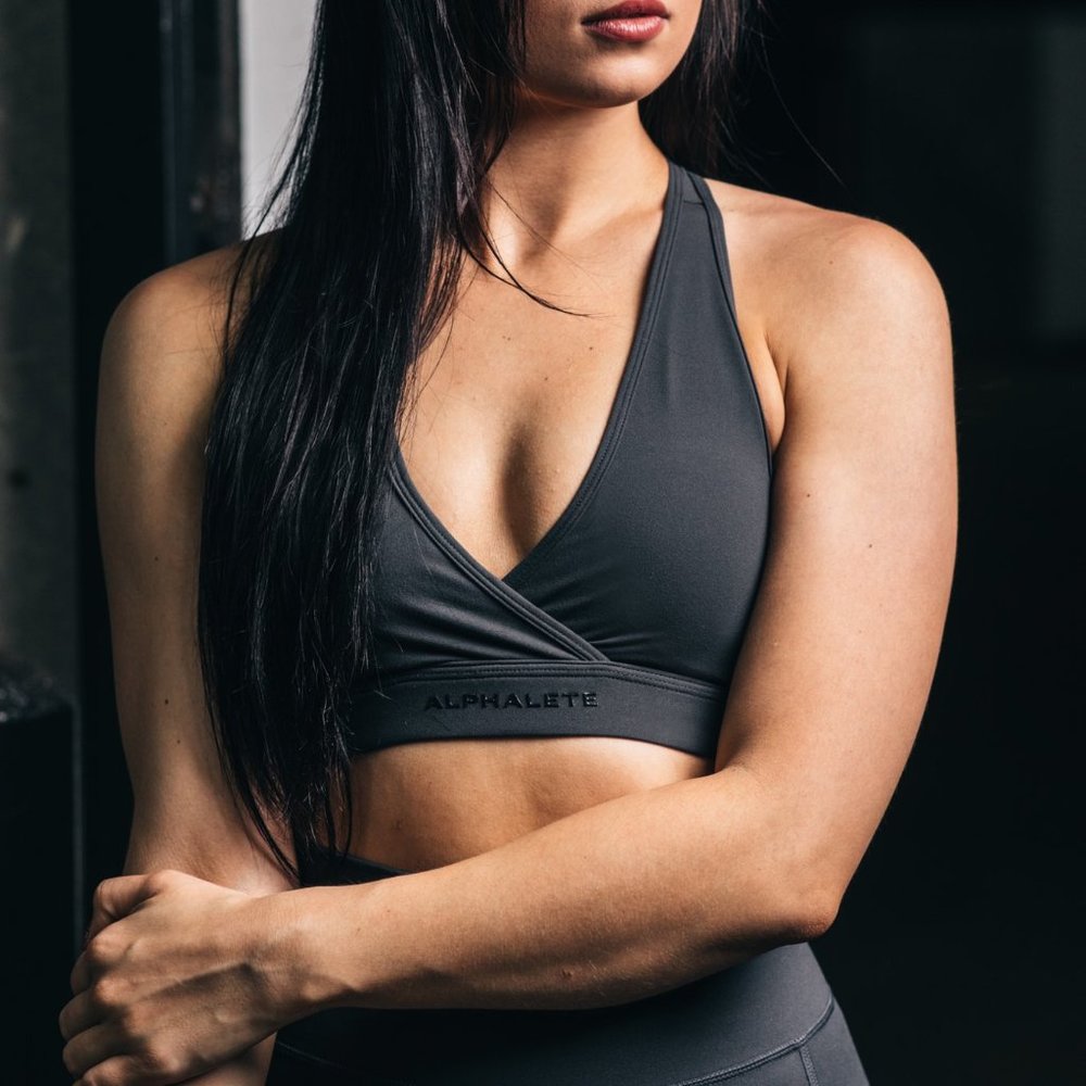 Alphalete Surface Wrap Bra - Dark Grey